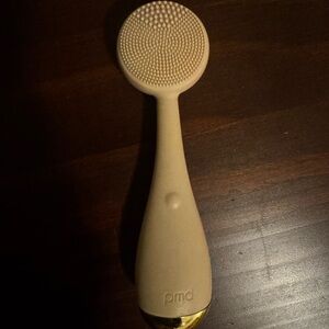 PMD Skincare Brush